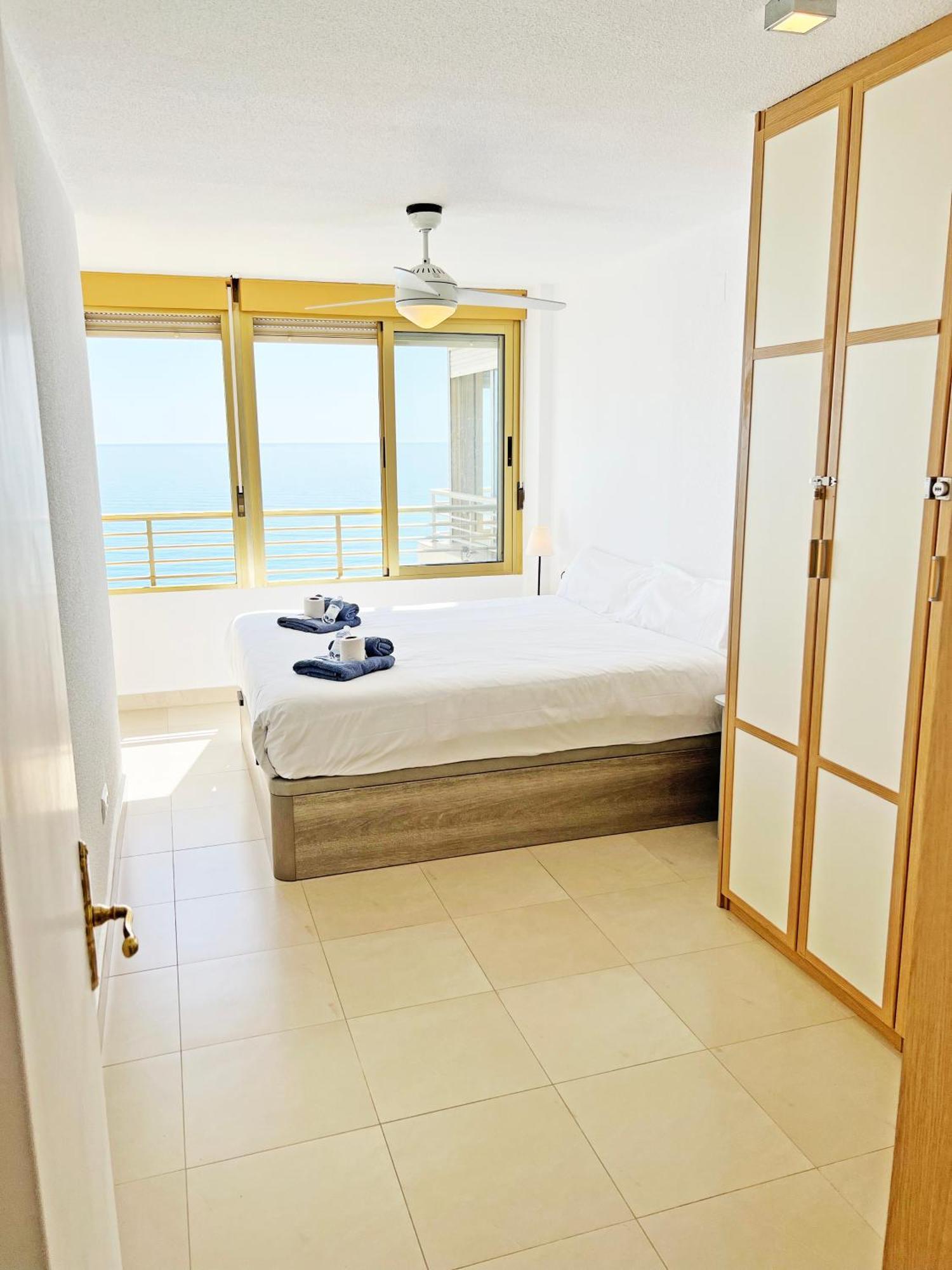 Oasis Frente Al Mar. Parking Gratis Apartment El Campello Bagian luar foto